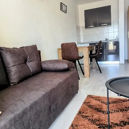 Cozy Apartman Tonka-city View דירה חוואר