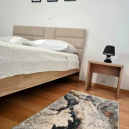 Cozy Apartman Tonka-city View דירה חוואר